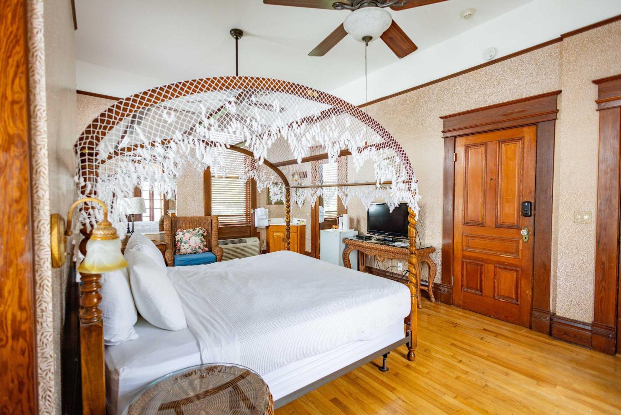 Classic King With Balcony At Curry Mansion Key West Ngoại thất bức ảnh